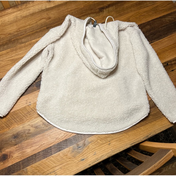 Francescas off white sherpa hoody with pockets size medium - Picture 2 of 5